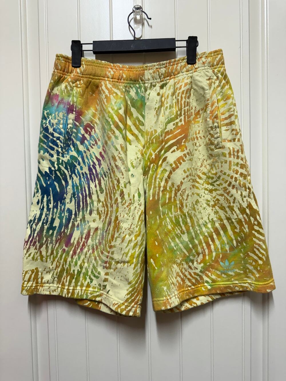 Adidas Human Race Pharrell Williams Hu sweat shorts Mens Tie Dye Trefoil Medium